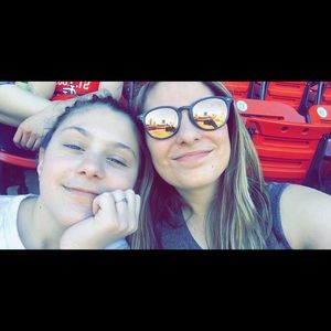 Meet your Posher, Lori